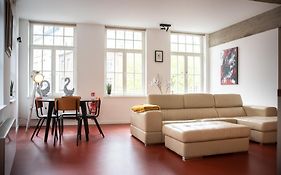 Light And Airy Apartment On Top Location - Industria In Historical Center